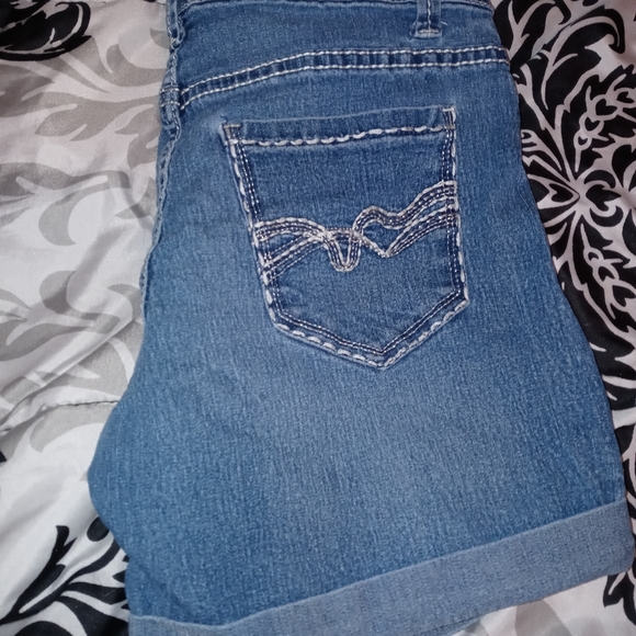 Girls shorts - Picture 2 of 3